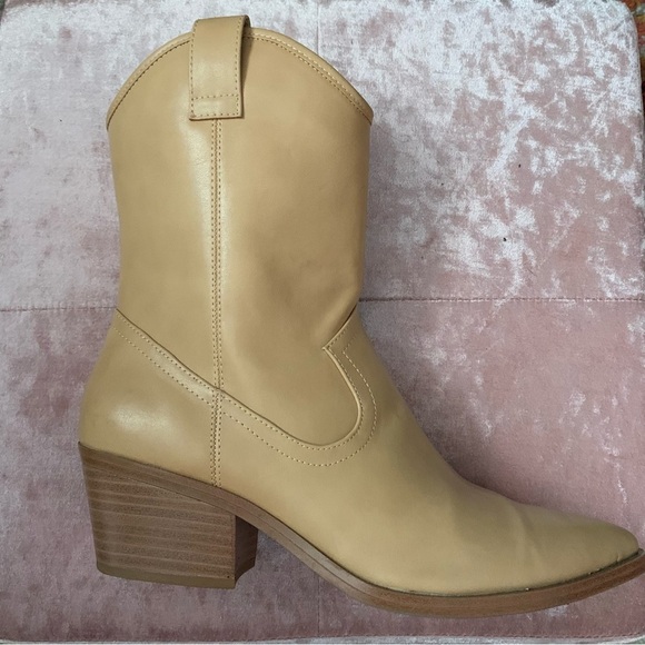 Western Vinyl Tan Cowboy Boots size 9.5, fashion only - Picture 2 of 7